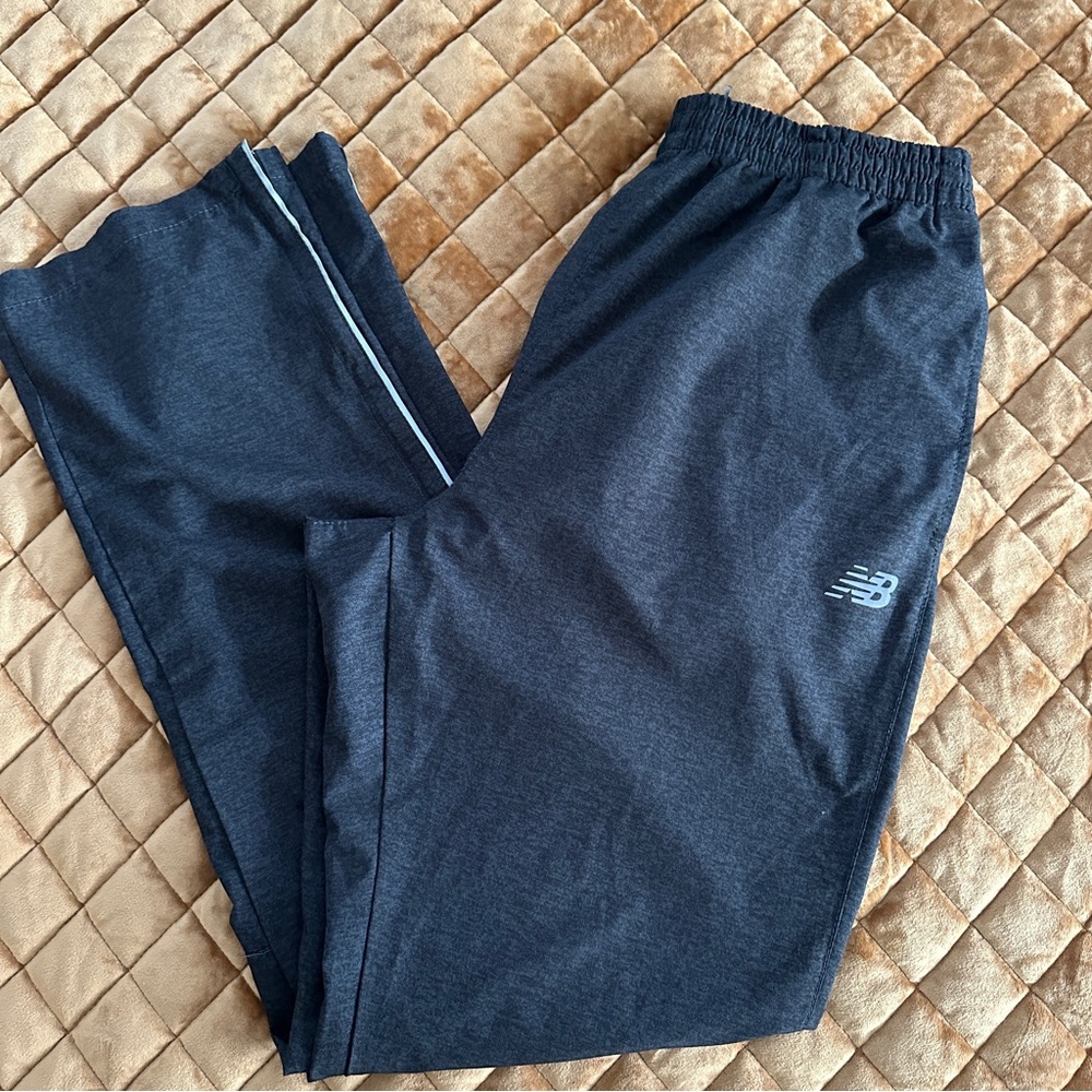 New Balance Gray Sweatpants with Elastic Waistband and ankle zips